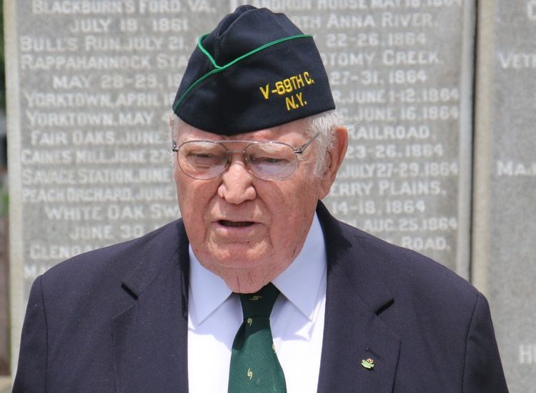 Veterans raise a glass to 'Mr Fighting 69th' at event marking WWII Makin Island raid