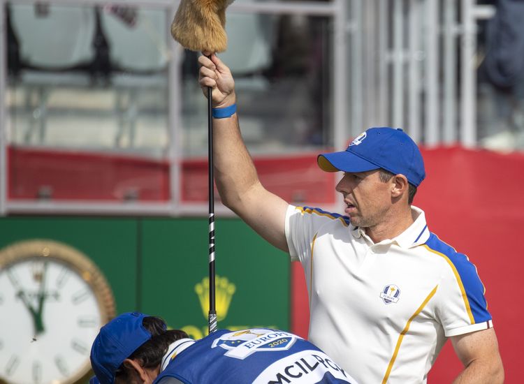 McIlroy finds trouble on back nine