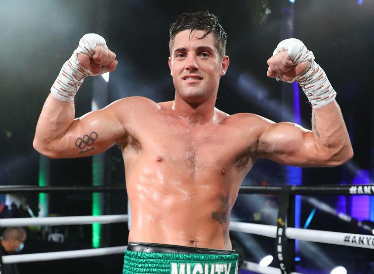 Relentless Ward stops Riojas in 5th