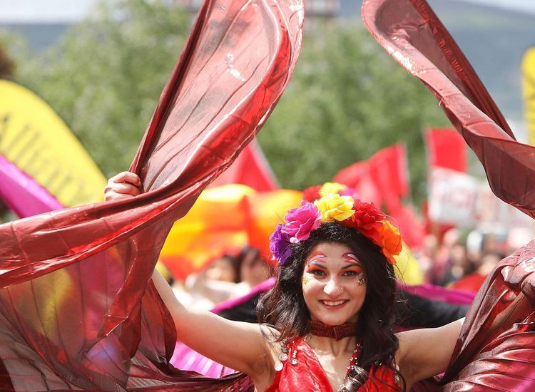 Sea of Red for Language Rights