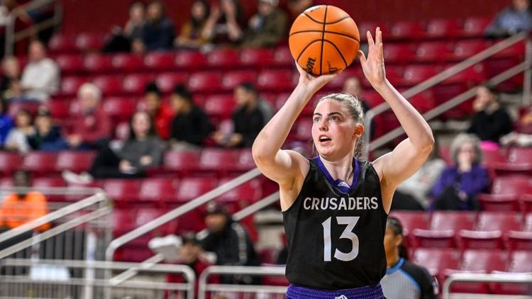 Power-Cassidy stars for Holy Cross in road win