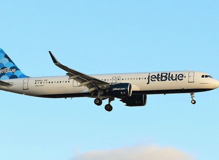 JetBlue Eyes Emerald Isle