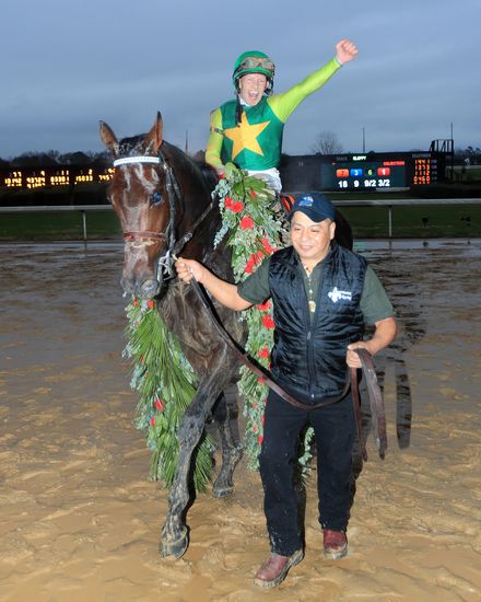 Dublin's Graham rides longshot Confidence Game to victory