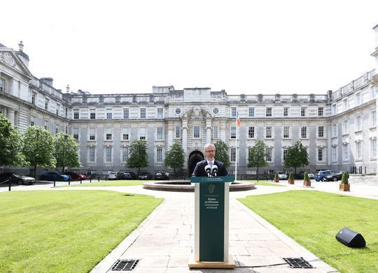 Grand Setting, Serious Briefing