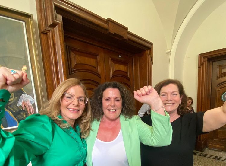 Bets Rise on Unity Referendum