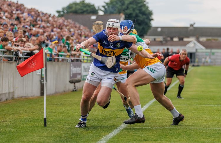 Late surge sends Armagh into QF