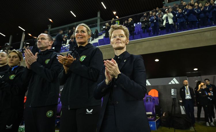 Irish WNT kick off vs. France