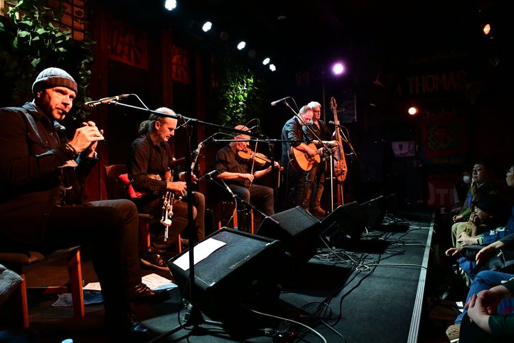 Album recorded in Kyoto captures Lúnasa's live energy