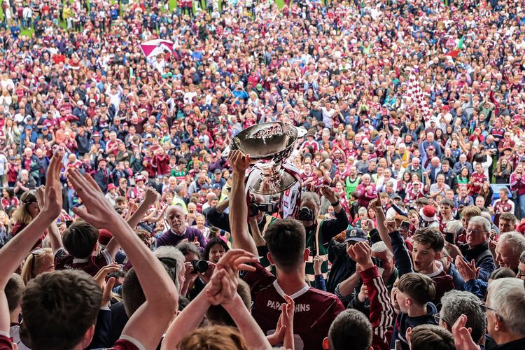 Gleeson's late free earns Galway hat-trick of Connacht titles