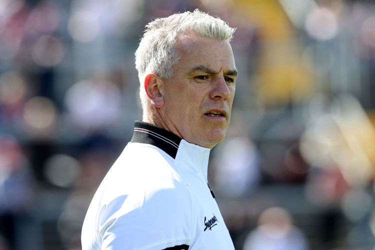 Old college friends meet in semi