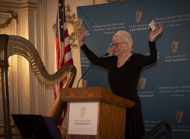 Golden Girl Mary Peters closes out Christmas celebrations in D.C.