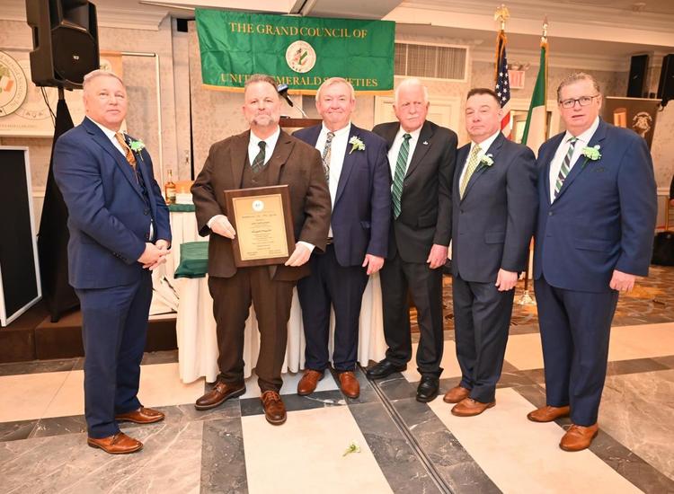 TWU President Samuelsen saluted as Irishman of the Year at Emeralds' annual gala