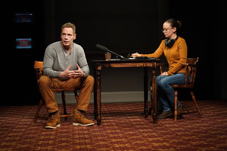 Unreliable narrators seek truth