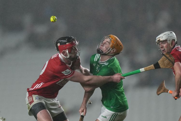 No quarter given between Cork and Limerick Páirc Uí Chaoimh 