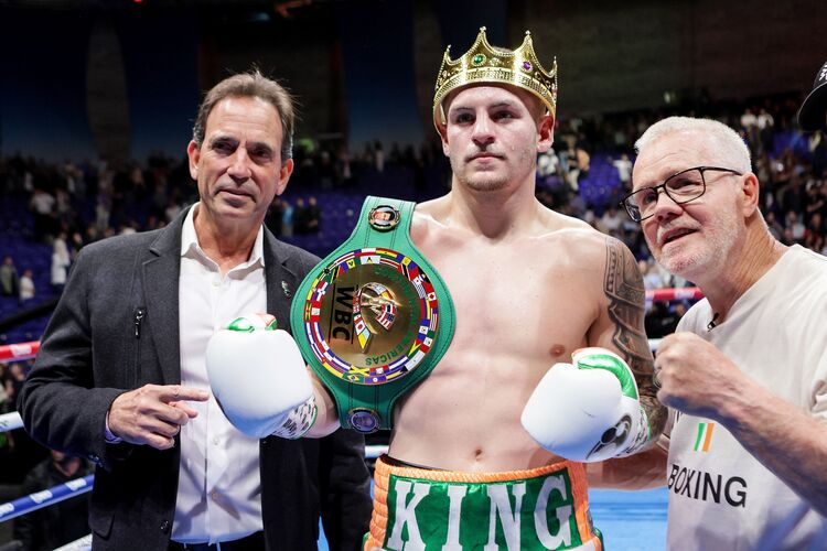 Walsh for Netflix-streamed card on Sept. 13