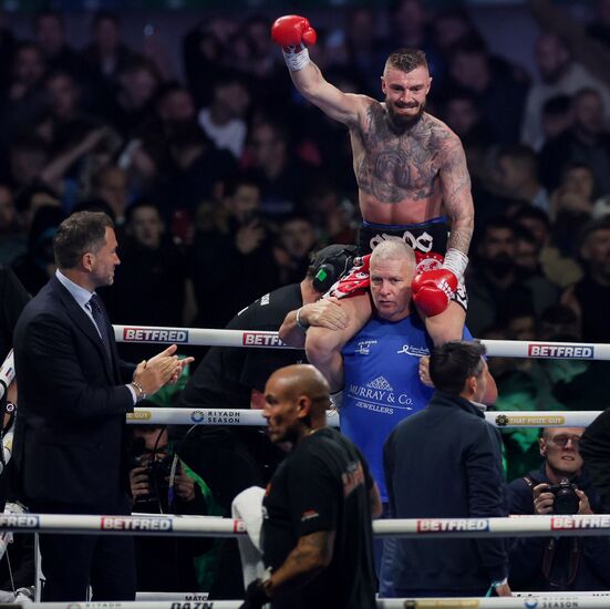 Walsh boosts his world title hopes in Las Vegas