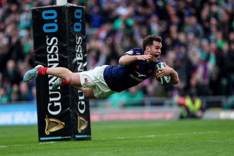 Thursday night rugby in Paris