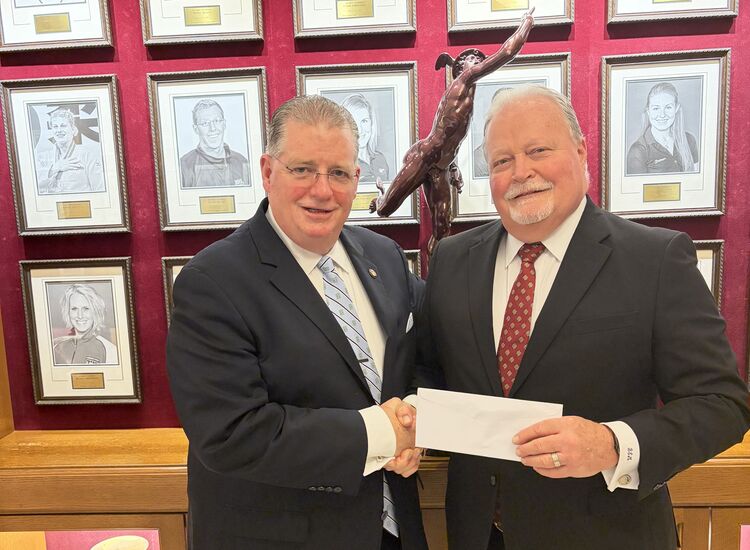 Knights tee up St Patrick's Season with grand gesture