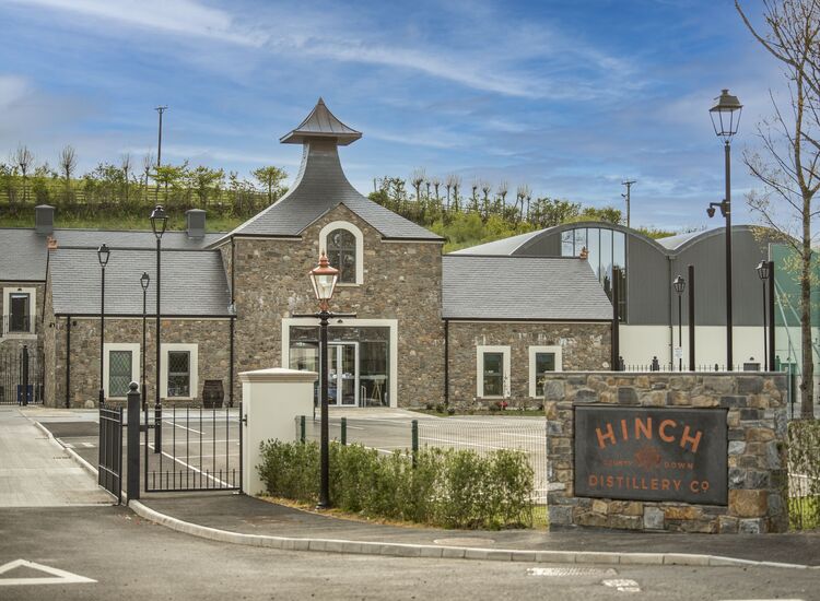 Hinch Distillery Raises a Glass to Ireland’s Role in America’s Foundation