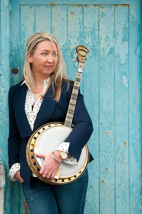 There was a very interesting thread on the thesession.org's discussion forum last week that posed the question “Who was the first woman to release ...