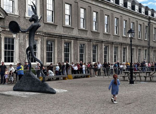 Thousands Attend 'Public Wake' for Glen Hansard