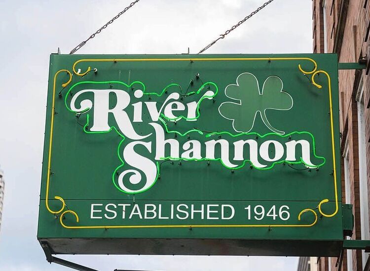 CHICAGO CALLING: The River Shannon Irish Pub 