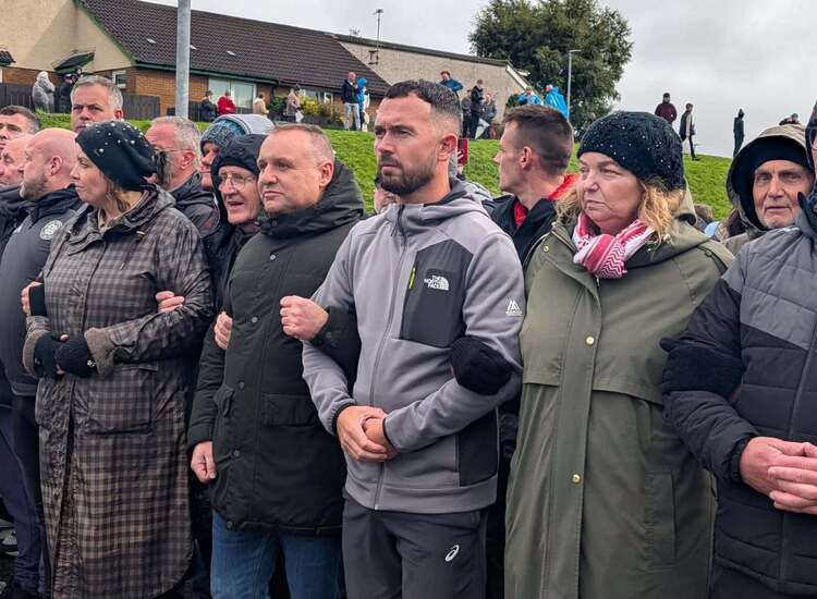 Irish America rallies to stop contentious Orange parade 