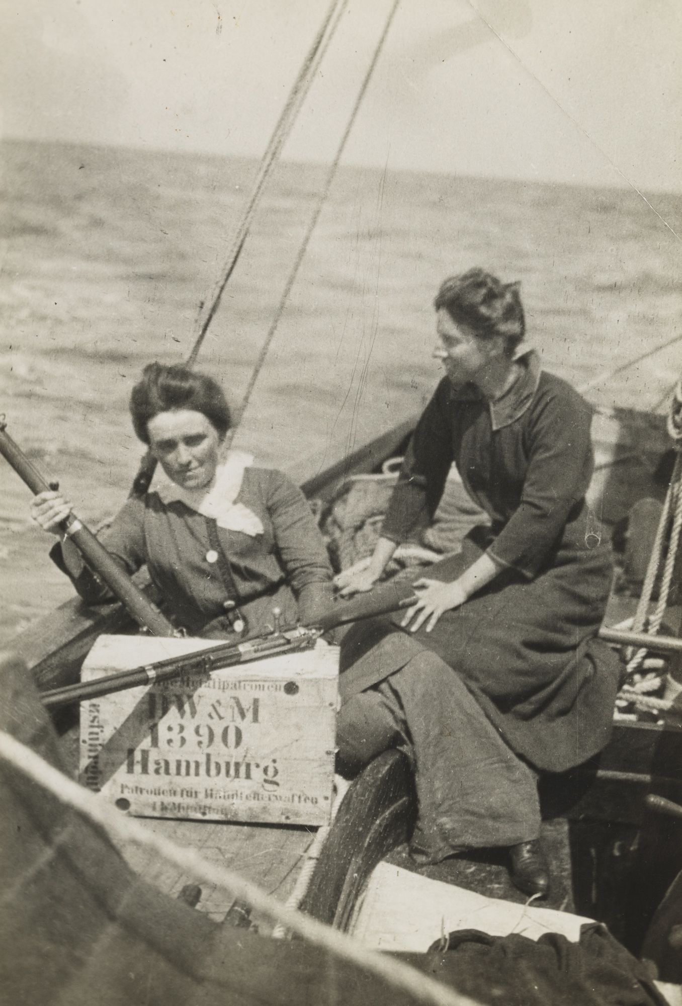 The guns arriving in Howth, Dublin, in 1914.