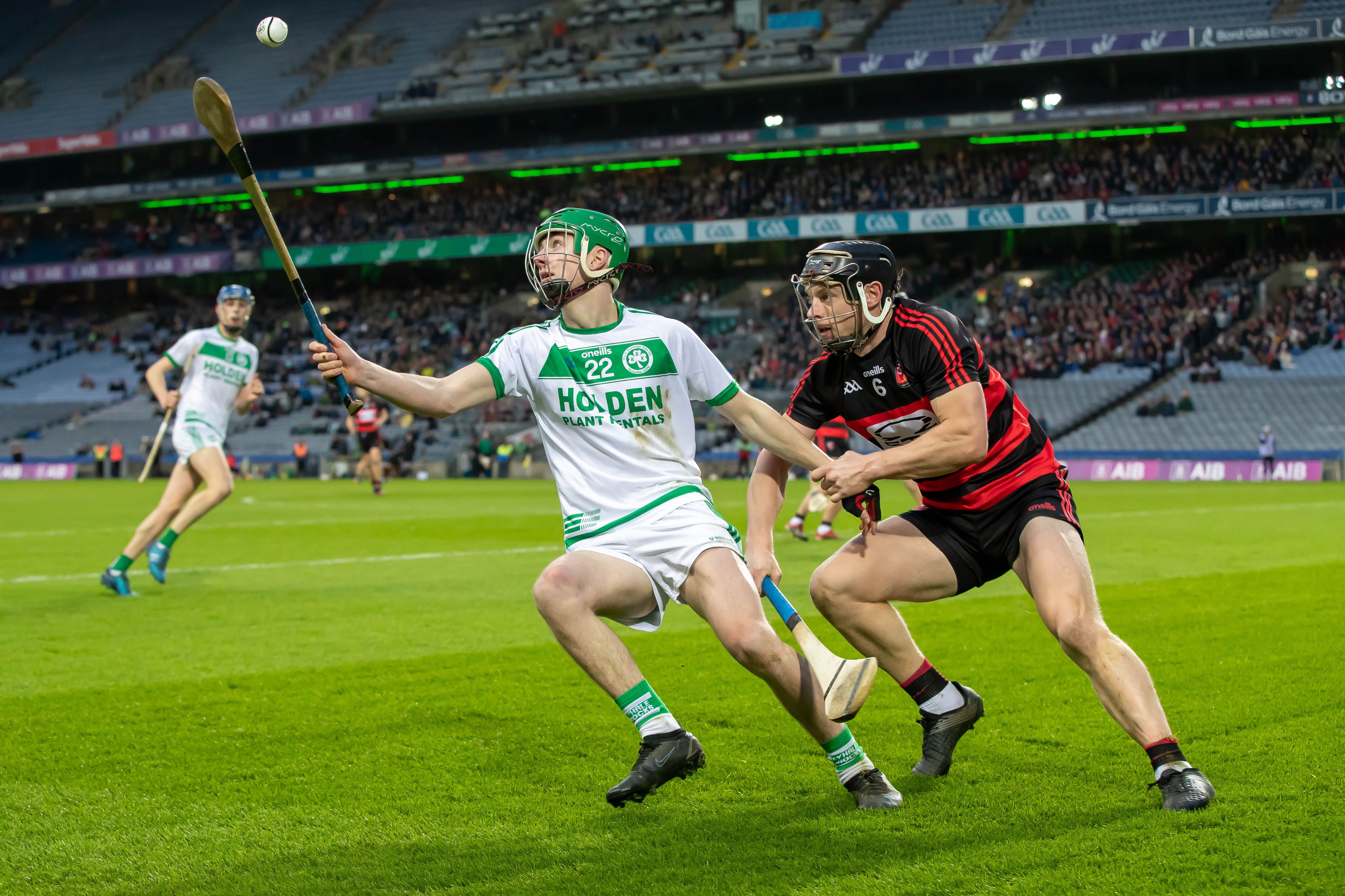 Ballygunner’s Philip Mahony, right, in action with Niall Shortall of Ballyhale Shamrocks. INPHO/MORGAN TREACY