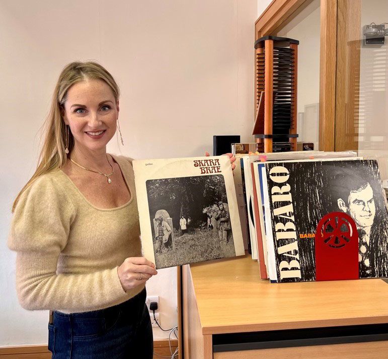 Another Minnesota connection in Dublin, as one of the core members of Skara Brae, Dáithí Sproule, lives in Saint Paul, MN. He was O’Shea’s first Irish teacher, and one of her dearest friends. Her love of the Irish language really came through learning songs with him.