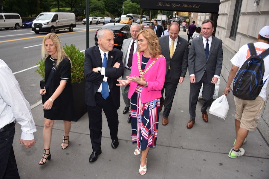 PLEDGE: Comptroller DiNapoli with Belfast Mayor Tina Black after the 2022 New York-New Belfast gathering