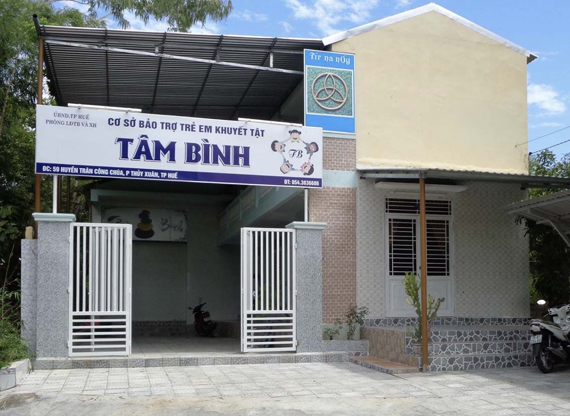The school he built for the children; note the Trinty knot and Tír na nÓg sign