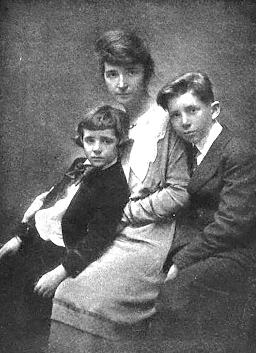 Margaret Sanger aka Maggie Higgins with her children.
