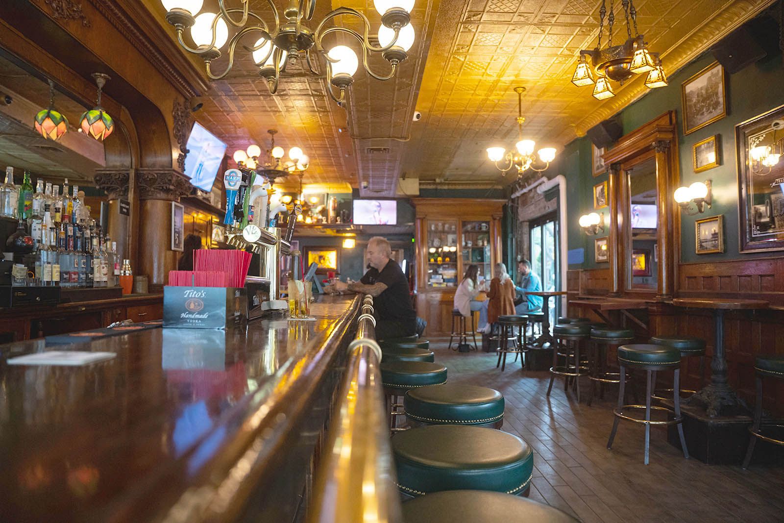 The River Shannon Irish Pub